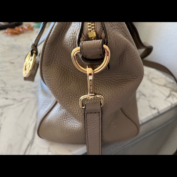 Michael Kors Gilmore satchel - Picture 2 of 6